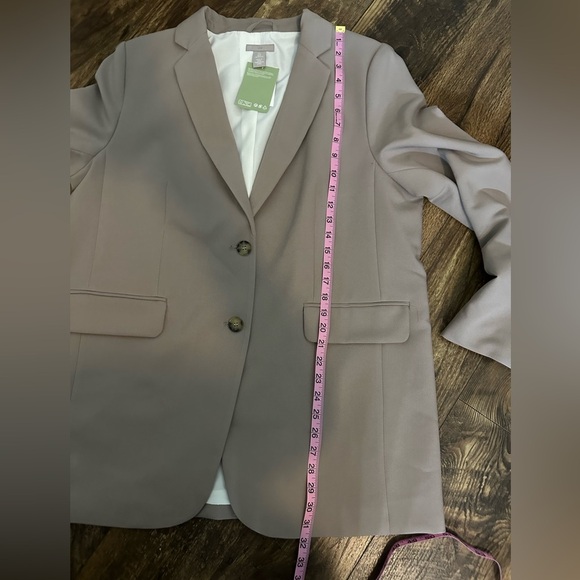 Women’s H&M Single Breasted blazer color greige large - Picture 8 of 11
